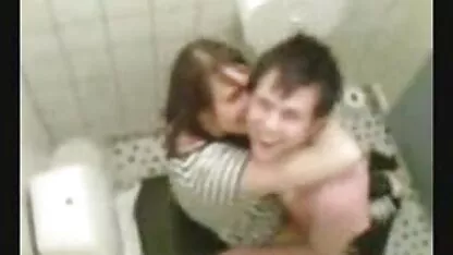 Charlie Chase sex na plaży filmy porno jest właścicielem firmy hydraulicznej.