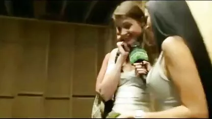 Lubię małego na jego filmiki erotyczne xxx tyłku.